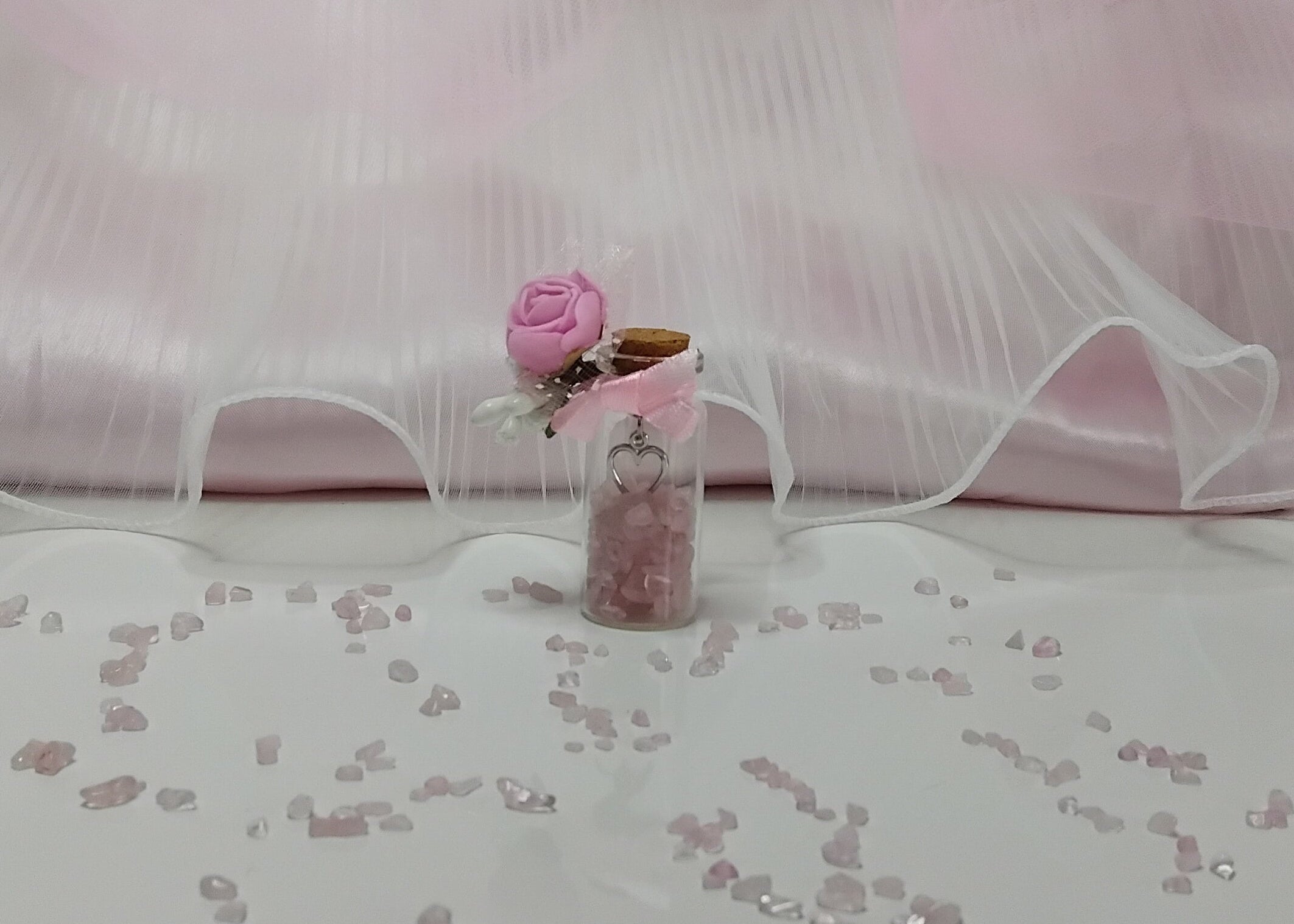 Fiole aux Quartz rose avec son bouquet